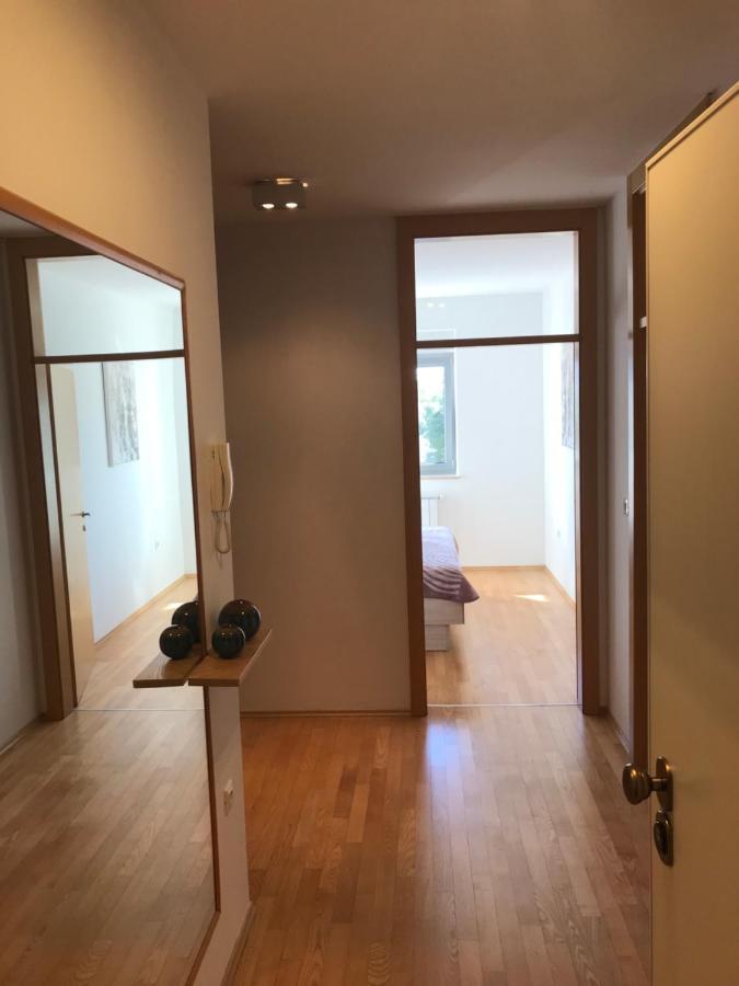 Apartment Angela With Private Garage Slot Pola Esterno foto